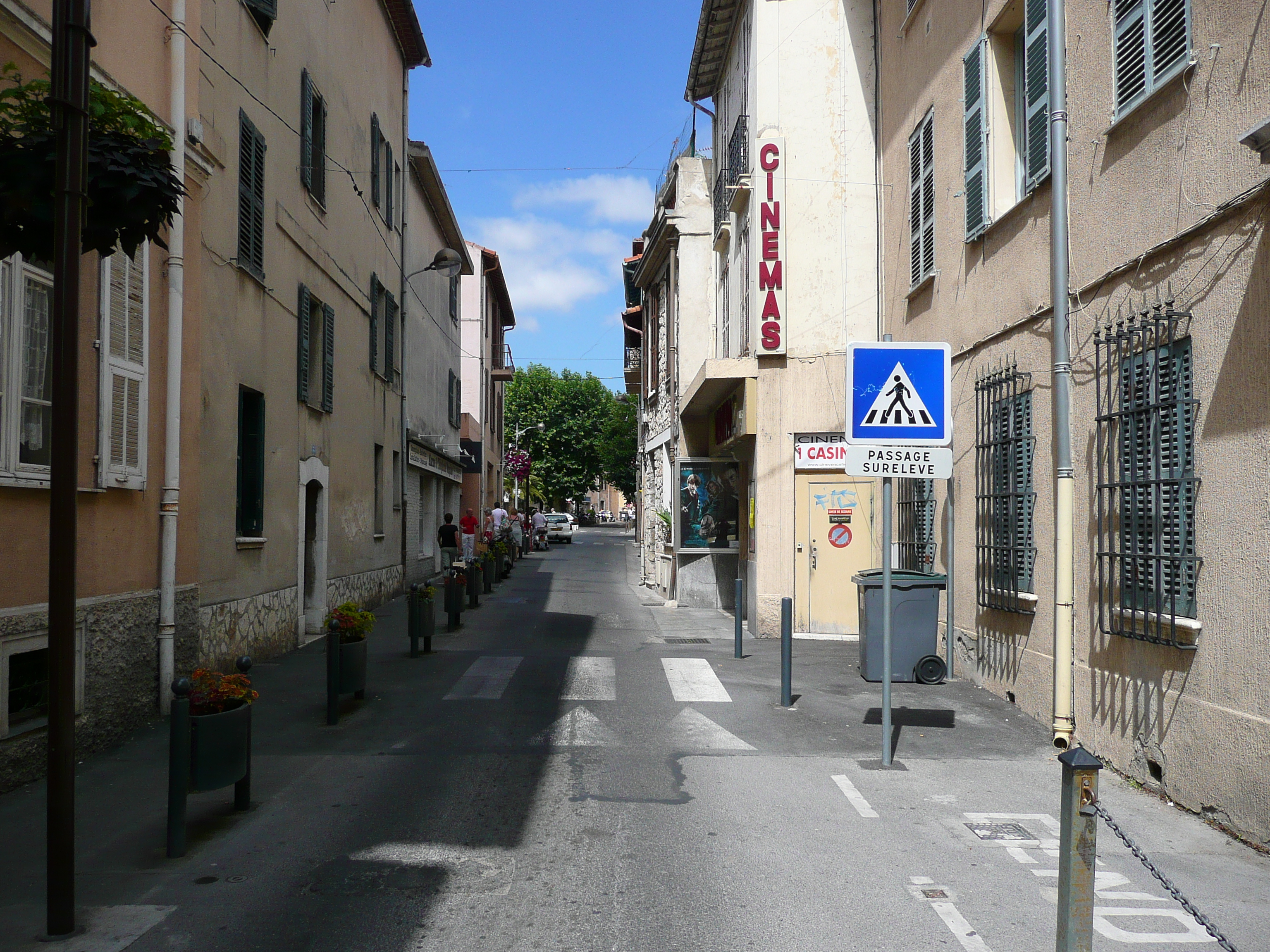 照片 法国(France) 旺斯(Vence) 伊斯纳尔大街(Avenue H. Isnard) 2007-07 25