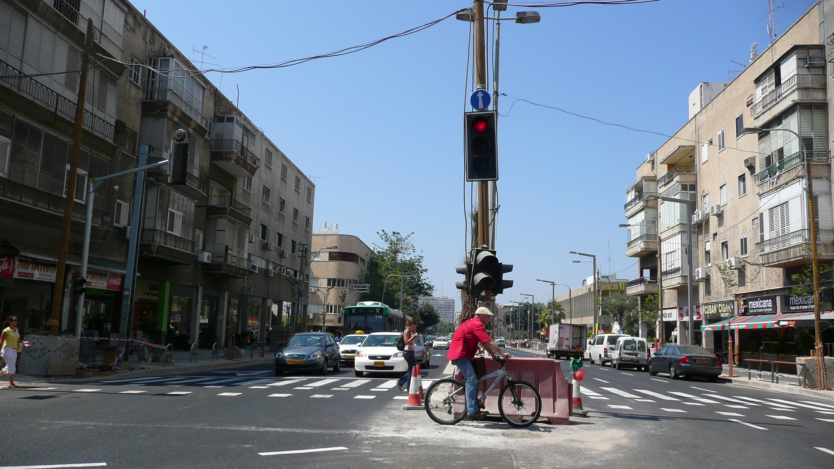 照片 以色列(Israel) 特拉维夫(Tel Aviv) 伊本·加比罗尔街(Ibn Gvirol Street) 2007-06 54