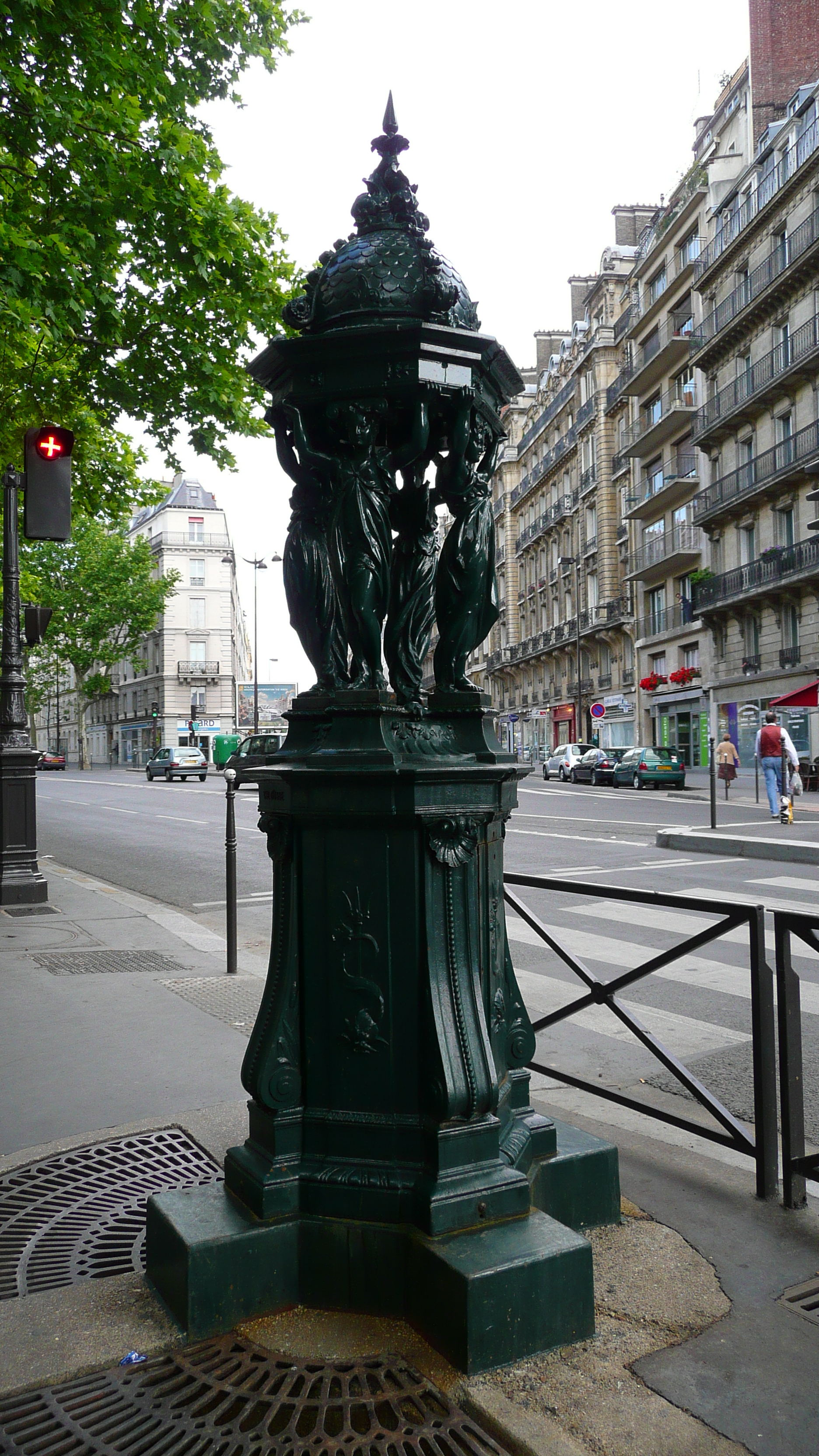 照片 法国(France) 巴黎(Paris) 第十七区(17th Arrondissement) 佩雷尔广场(Place Pereire) 2007-05 27