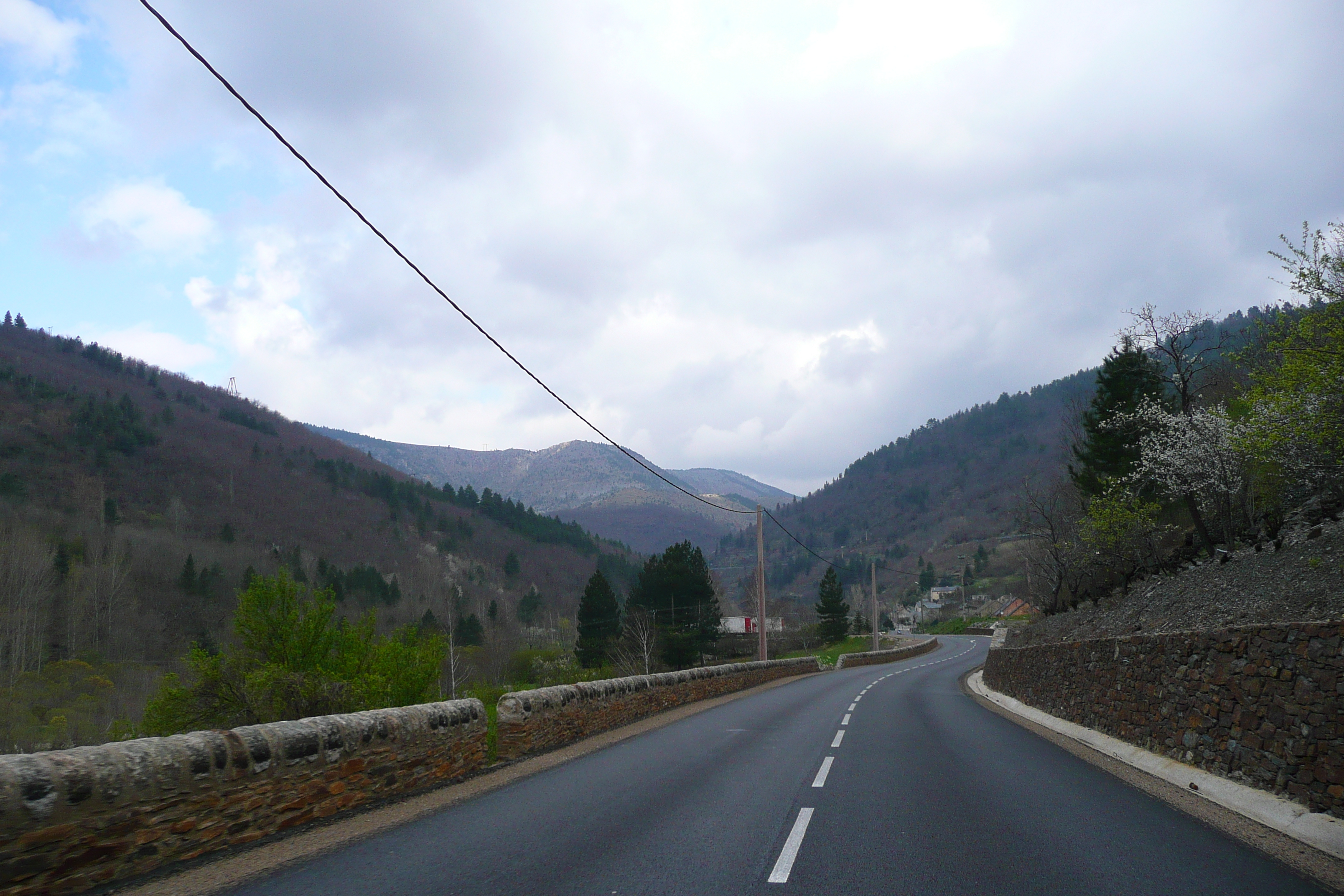 照片 法国(France) 塞文山脉(Cevennes Mountains) 科屈尔至弗洛拉克公路(Cocures to Florac road) 2008-04 5