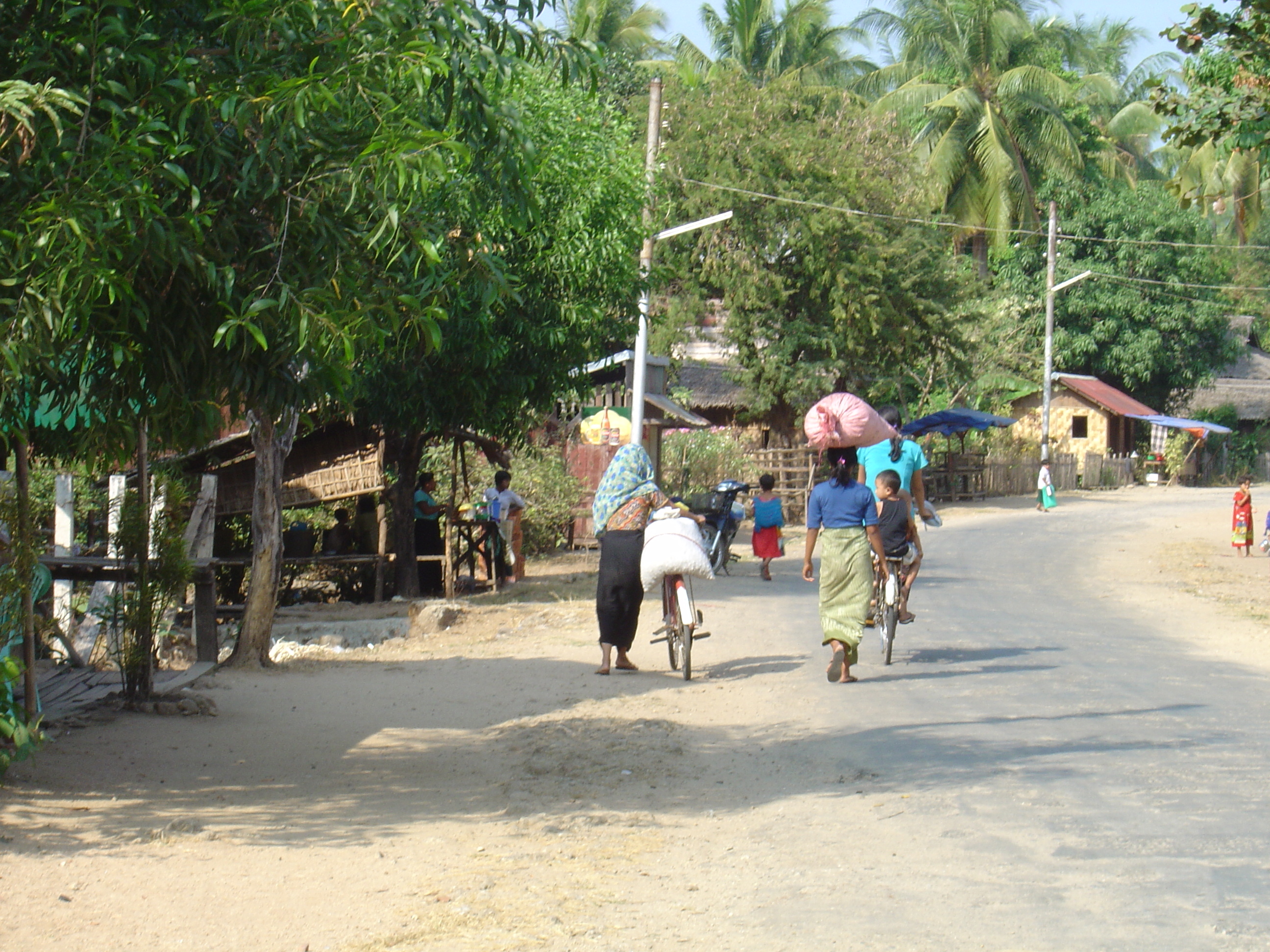 照片 缅甸(Myanmar) 土瓦至茂马干海滩公路(Road from Dawei to Maungmagan beach) 2005-01 49