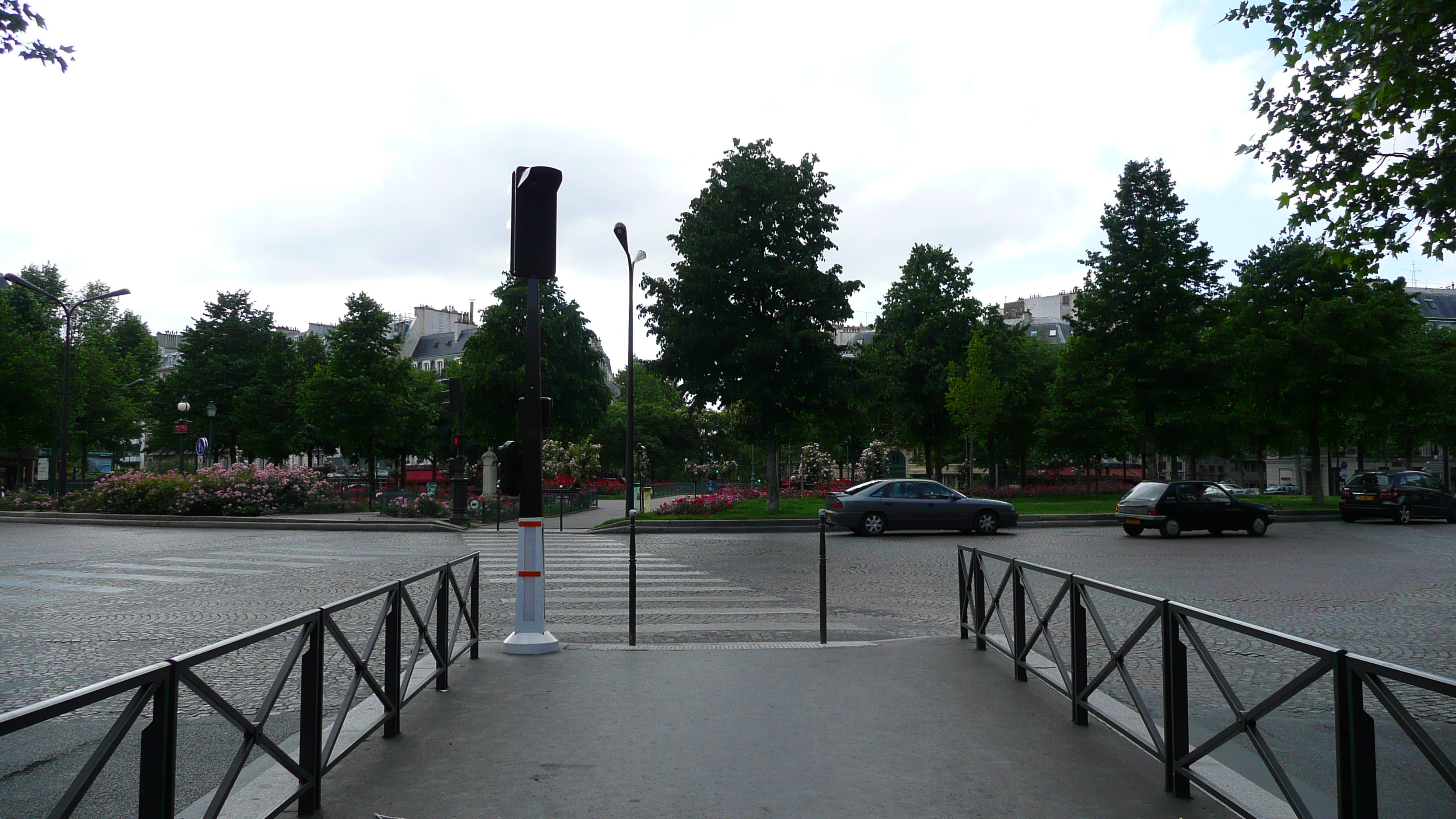 照片 法国(France) 巴黎(Paris) 第十七区(17th Arrondissement) 佩雷尔广场(Place Pereire) 2007-05 8