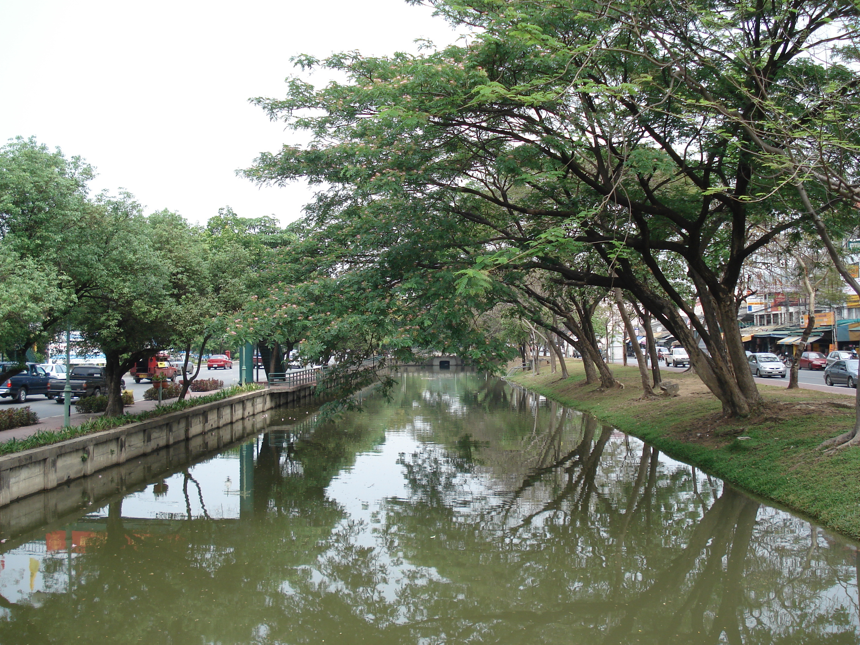 照片 泰国(Thailand) 清迈(Chiang Mai) 护城河内(Inside Canal) 阿拉路（护城河）(Arrak Road(Canal)) 2006-04 0