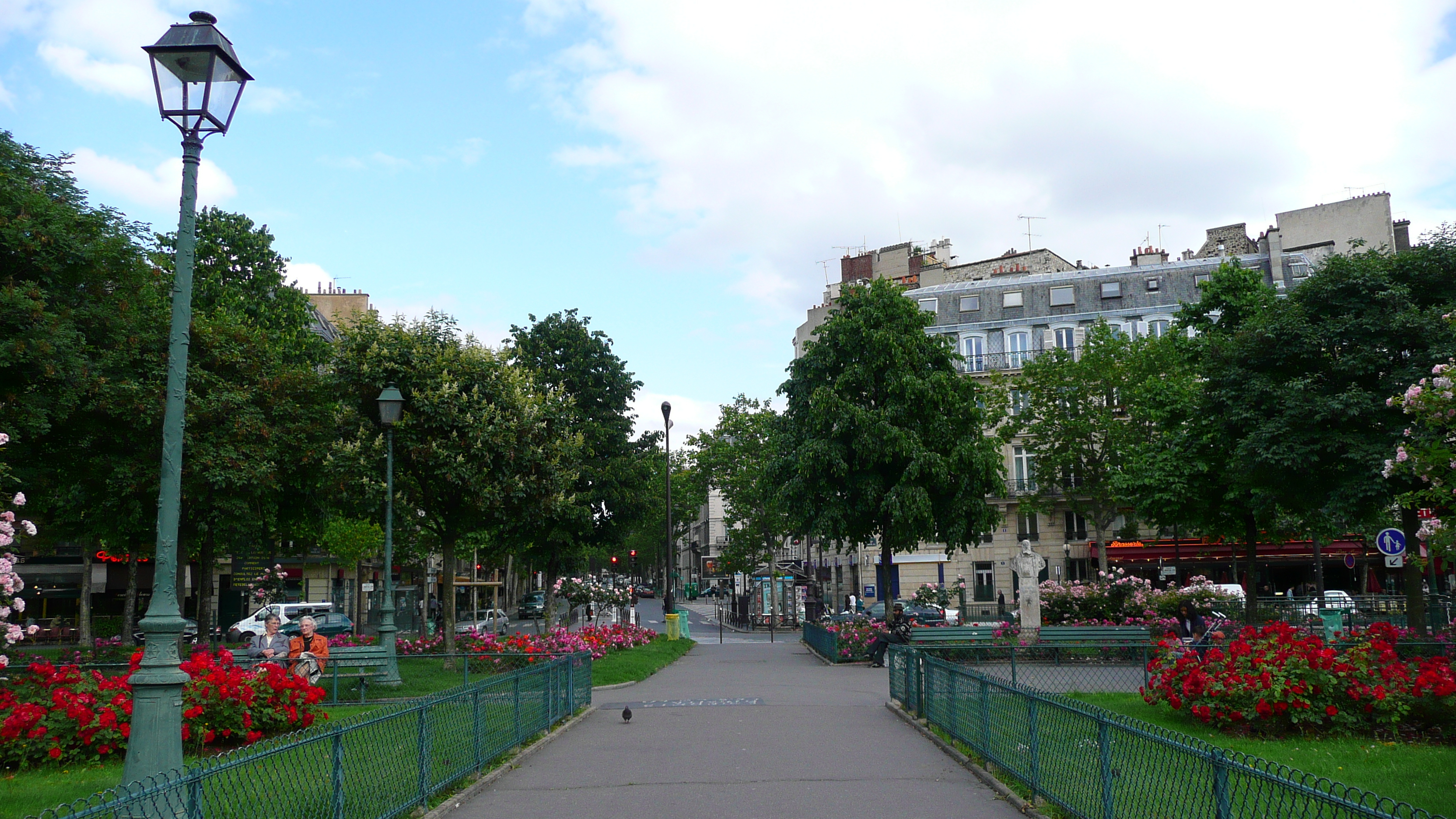 照片 法国(France) 巴黎(Paris) 第十七区(17th Arrondissement) 佩雷尔广场(Place Pereire) 2007-05 11