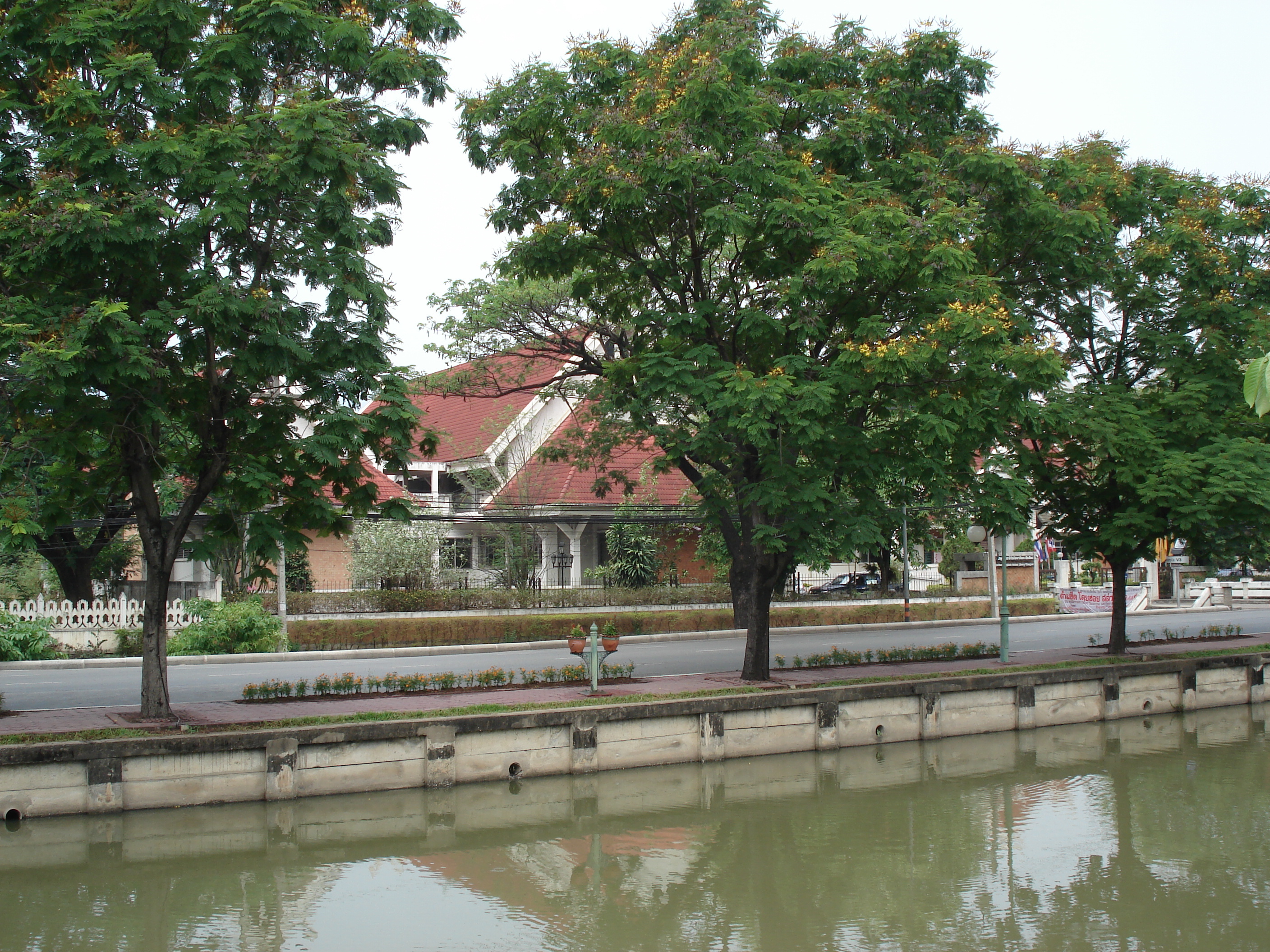 照片 泰国(Thailand) 清迈(Chiang Mai) 护城河内(Inside Canal) 阿拉路（护城河）(Arrak Road(Canal)) 2006-04 4