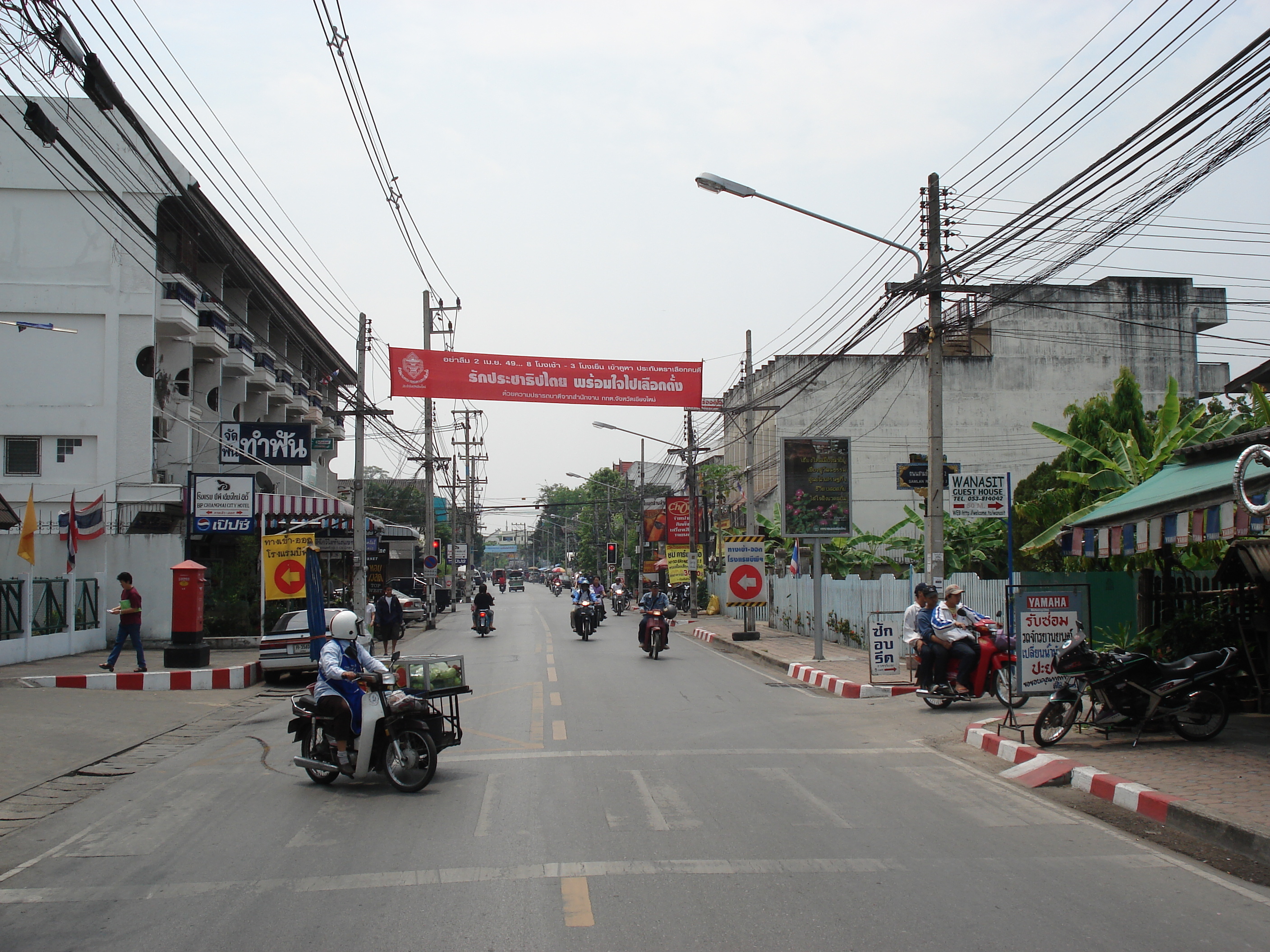 照片 泰国(Thailand) 清迈(Chiang Mai) 护城河内(Inside Canal) 三兰路(Sam Lan Road) 2006-04 4