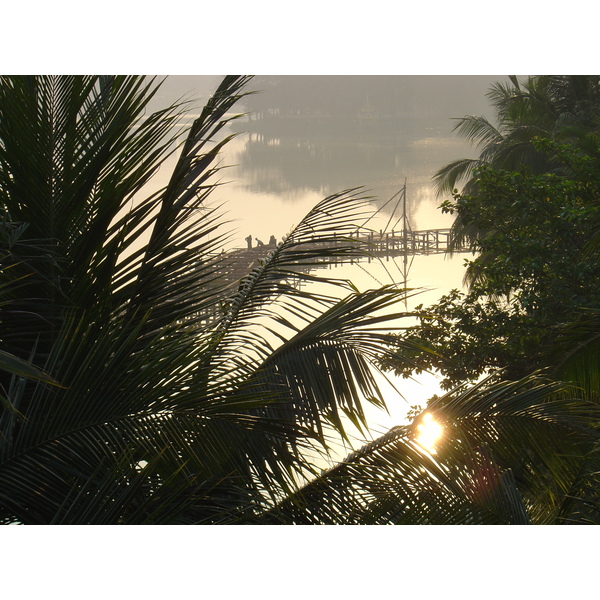 照片 缅甸(Myanmar) 仰光(Yangon) 甘达基宫殿酒店(Kandawgyi Palace Hotel) 2005-01 49
