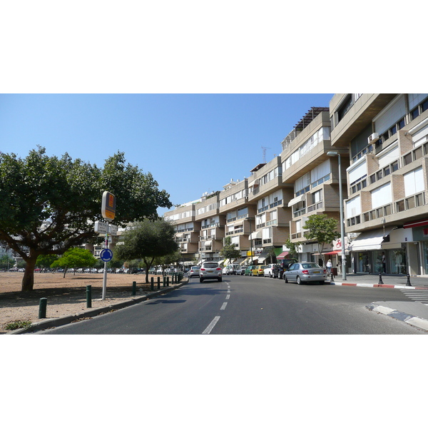 照片 以色列(Israel) 特拉维夫(Tel Aviv) 国家广场(Kikar Hamedina) 2007-06 7