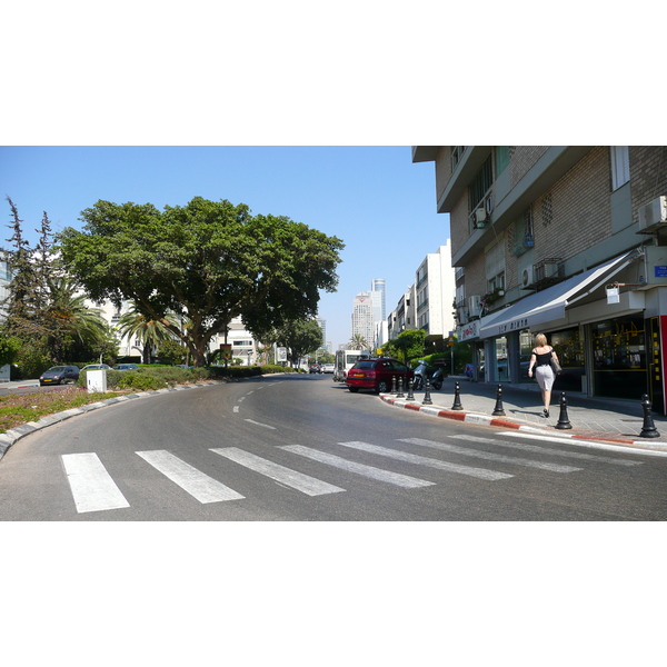 照片 以色列(Israel) 特拉维夫(Tel Aviv) 国家广场(Kikar Hamedina) 2007-06 6