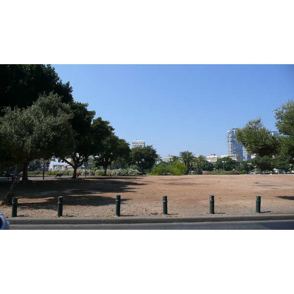 照片 以色列(Israel) 特拉维夫(Tel Aviv) 国家广场(Kikar Hamedina) 2007-06 2