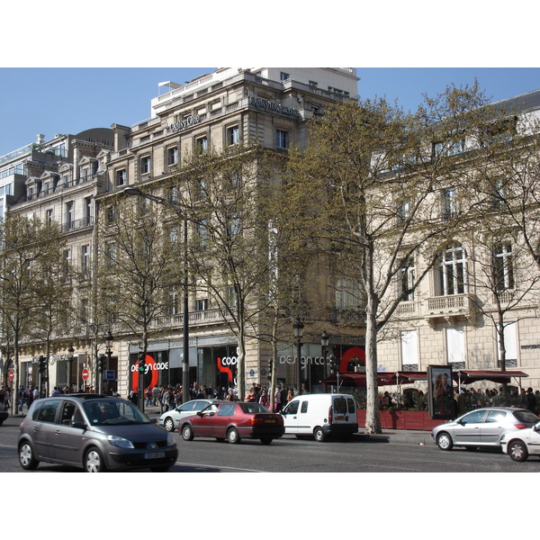 照片 法国(France) 巴黎(Paris) 香榭丽舍大街(Champs Elysees) 2006-04 30