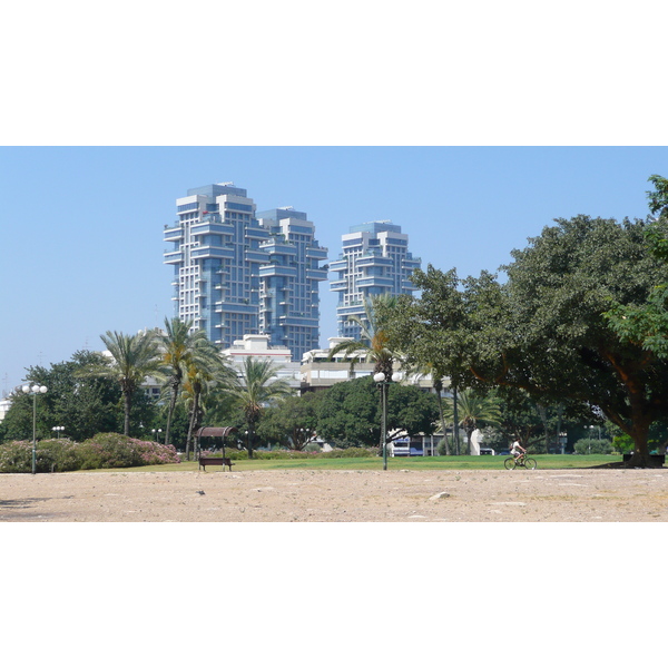 照片 以色列(Israel) 特拉维夫(Tel Aviv) 国家广场(Kikar Hamedina) 2007-06 4