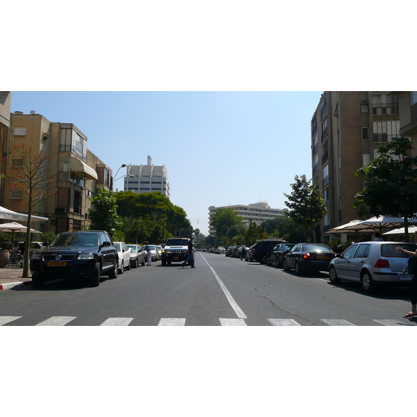 照片 以色列(Israel) 特拉维夫(Tel Aviv) 国家广场(Kikar Hamedina) 2007-06 9