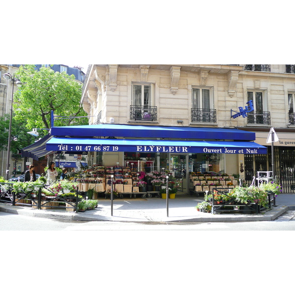 照片 法国(France) 巴黎(Paris) 第十七区(17th Arrondissement) 茹弗鲁瓦·达邦街(Rue Jouffroy d'Abbans) 2007-05 23