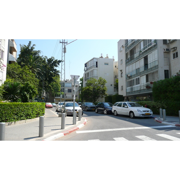 照片 以色列(Israel) 特拉维夫(Tel Aviv) 亚博廷斯基街(Jabotinsky Street) 2007-06 12
