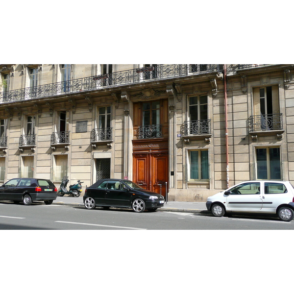 照片 法国(France) 巴黎(Paris) 第十七区(17th Arrondissement) 茹弗鲁瓦·达邦街(Rue Jouffroy d'Abbans) 2007-05 26