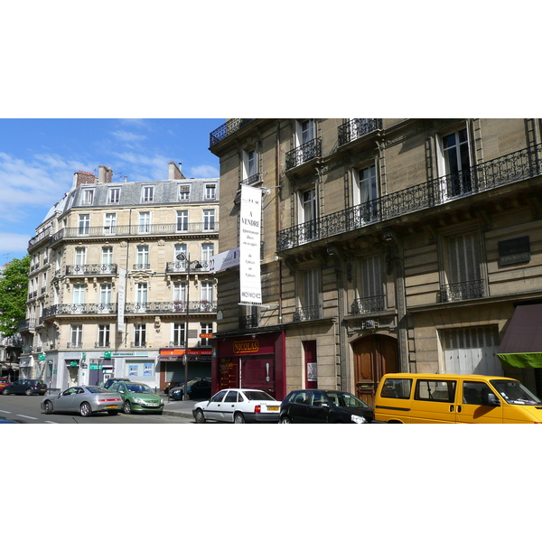 照片 法国(France) 巴黎(Paris) 第十七区(17th Arrondissement) 茹弗鲁瓦·达邦街(Rue Jouffroy d'Abbans) 2007-05 35