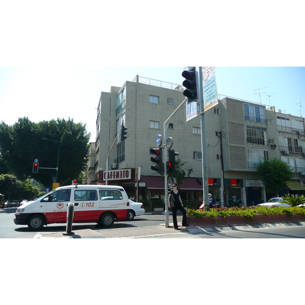 照片 以色列(Israel) 特拉维夫(Tel Aviv) 伊本·加比罗尔街(Ibn Gvirol Street) 2007-06 7