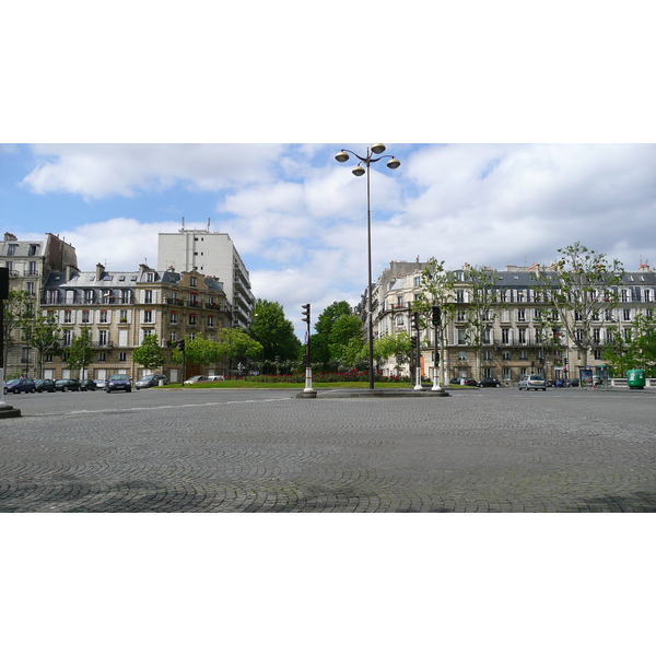 照片 法国(France) 巴黎(Paris) 第十七区(17th Arrondissement) 瓦格拉姆广场(Place Wagram) 2007-05 10