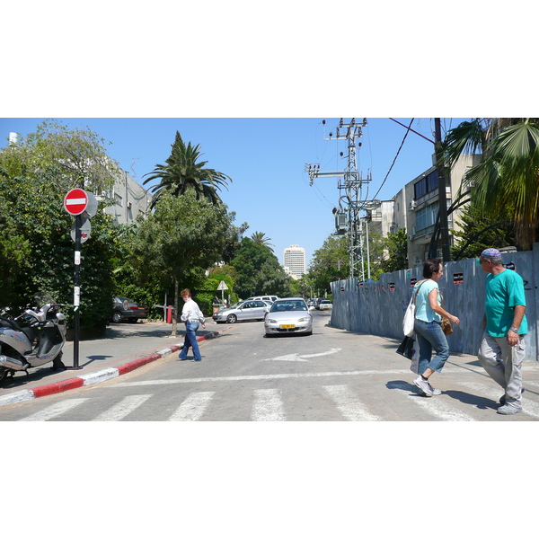 照片 以色列(Israel) 特拉维夫(Tel Aviv) 伊本·加比罗尔街(Ibn Gvirol Street) 2007-06 50