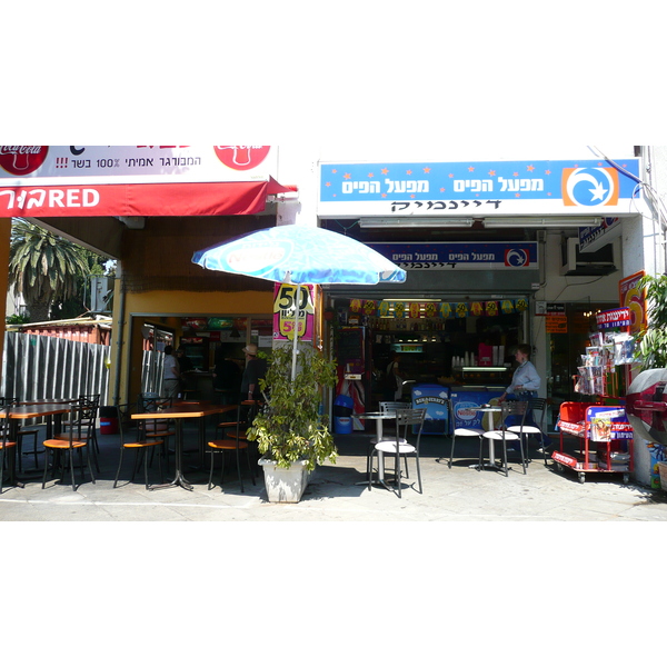 照片 以色列(Israel) 特拉维夫(Tel Aviv) 伊本·加比罗尔街(Ibn Gvirol Street) 2007-06 38