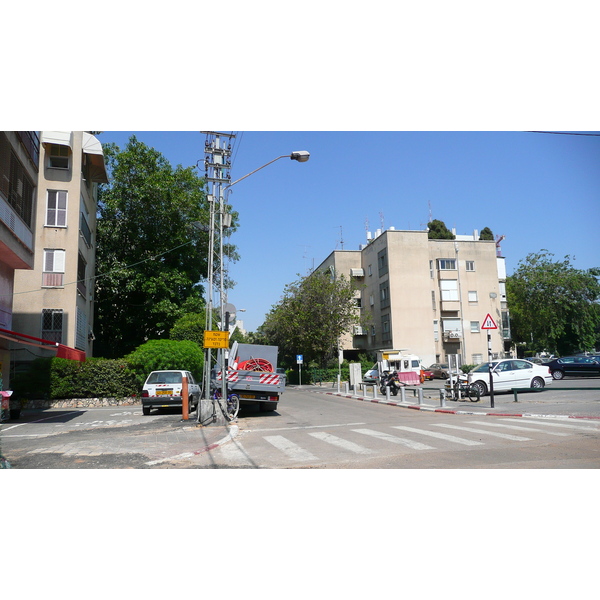 照片 以色列(Israel) 特拉维夫(Tel Aviv) 伊本·加比罗尔街(Ibn Gvirol Street) 2007-06 52