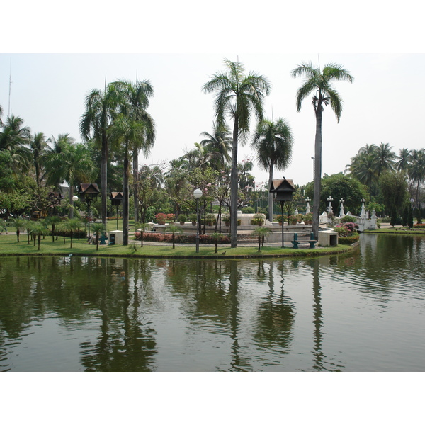 照片 泰国(Thailand) 清迈(Chiang Mai) 护城河内(Inside Canal) 布阿哈公园(Buak Had Park) 2006-04 12