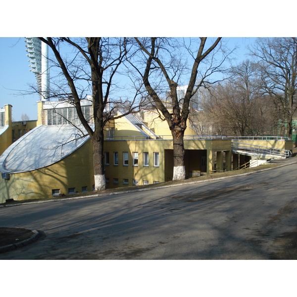 照片 乌克兰(Ukraine) 基辅(Kiev) 体育广场(Sportyvna) 2007-03 0