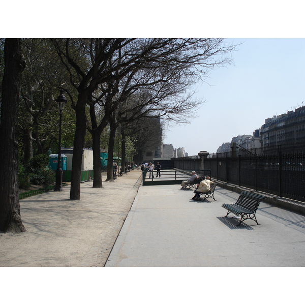 照片 法国(France) 巴黎(Paris) 巴蒂尼奥勒广场公园(Square des Batignolles) 2006-04 14
