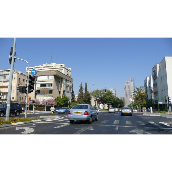 照片 以色列(Israel) 特拉维夫(Tel Aviv) 亚博廷斯基街(Jabotinsky Street) 2007-06 8