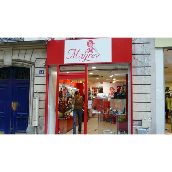 照片 法国(France) 巴黎(Paris) 第十七区(17th Arrondissement) 莱维街(Rue Levis) 2007-05 26
