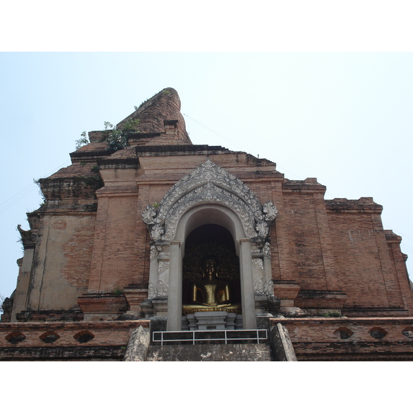 照片 泰国(Thailand) 清迈(Chiang Mai) 护城河内(Inside Canal) 契迪龙寺(Wat Chediluang Varaviharn temple) 2006-04 29
