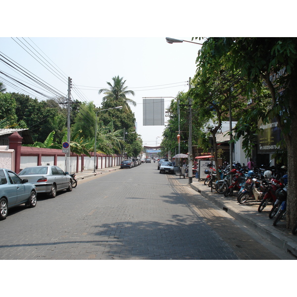 照片 泰国(Thailand) 清迈(Chiang Mai) 护城河内(Inside Canal) 拉查丹嫩路（步行街）(Rad Cha Dom Nurn (Walking Street)) 2006-04 1