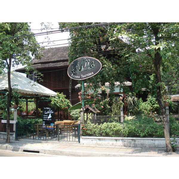 照片 泰国(Thailand) 清迈(Chiang Mai) 护城河内(Inside Canal) 拉查丹嫩路（步行街）(Rad Cha Dom Nurn (Walking Street)) 2006-04 23