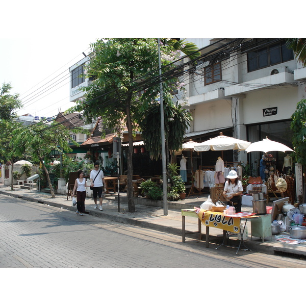 照片 泰国(Thailand) 清迈(Chiang Mai) 护城河内(Inside Canal) 拉查丹嫩路（步行街）(Rad Cha Dom Nurn (Walking Street)) 2006-04 10