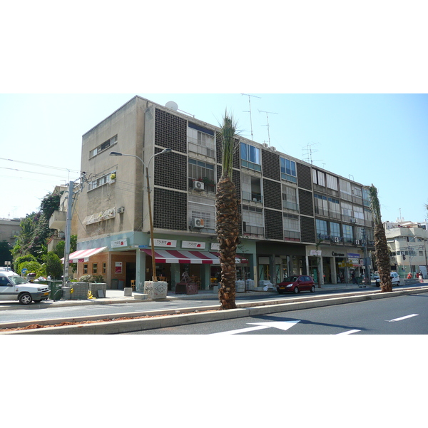 照片 以色列(Israel) 特拉维夫(Tel Aviv) 伊本·加比罗尔街(Ibn Gvirol Street) 2007-06 37