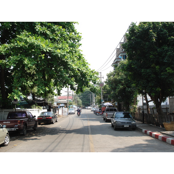 照片 泰国(Thailand) 清迈(Chiang Mai) 护城河内(Inside Canal) 2006-04 28