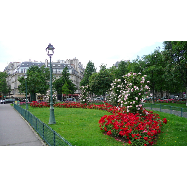 照片 法国(France) 巴黎(Paris) 第十七区(17th Arrondissement) 佩雷尔广场(Place Pereire) 2007-05 17