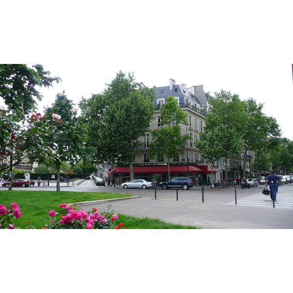 照片 法国(France) 巴黎(Paris) 第十七区(17th Arrondissement) 佩雷尔广场(Place Pereire) 2007-05 13