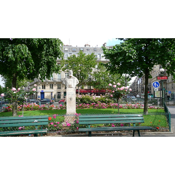 照片 法国(France) 巴黎(Paris) 第十七区(17th Arrondissement) 佩雷尔广场(Place Pereire) 2007-05 43