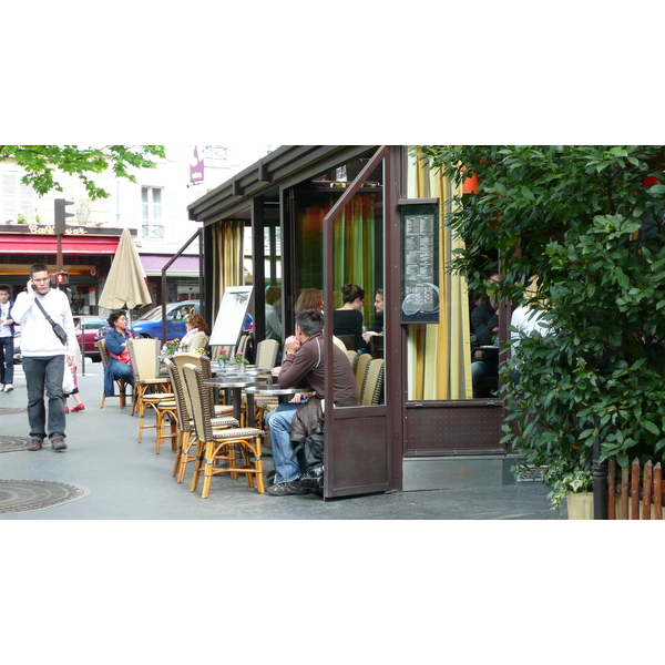 照片 法国(France) 巴黎(Paris) 第十七区(17th Arrondissement) 佩雷尔广场(Place Pereire) 2007-05 12