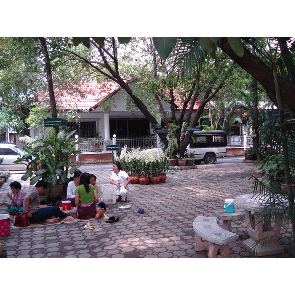 照片 泰国(Thailand) 清迈(Chiang Mai) 护城河内(Inside Canal) 帕辛寺(Wat Phra Sing temple) 2006-04 18