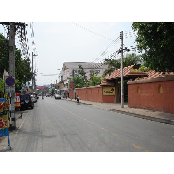 照片 泰国(Thailand) 清迈(Chiang Mai) 护城河内(Inside Canal) 三兰路(Sam Lan Road) 2006-04 17