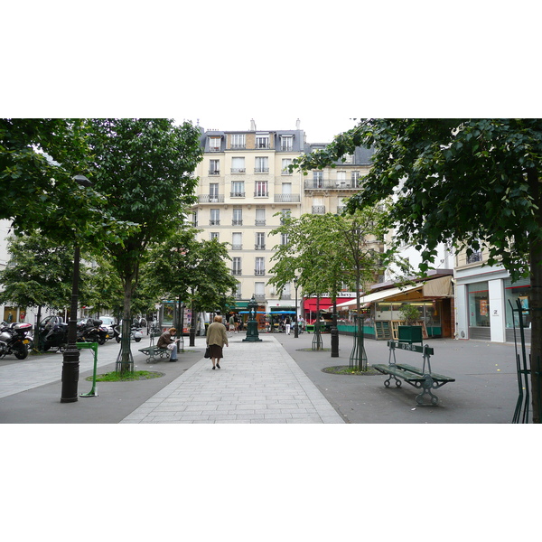 照片 法国(France) 巴黎(Paris) 第十七区(17th Arrondissement) 莱维街(Rue Levis) 2007-05 19
