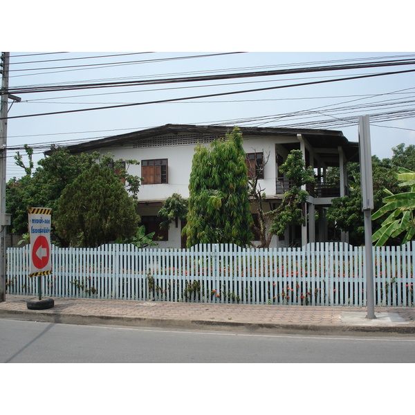 照片 泰国(Thailand) 清迈(Chiang Mai) 护城河内(Inside Canal) 三兰路(Sam Lan Road) 2006-04 2