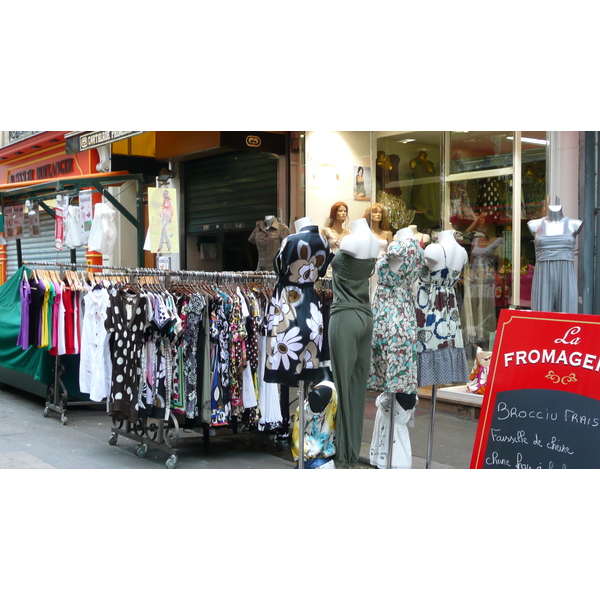 照片 法国(France) 巴黎(Paris) 第十七区(17th Arrondissement) 莱维街(Rue Levis) 2007-05 16