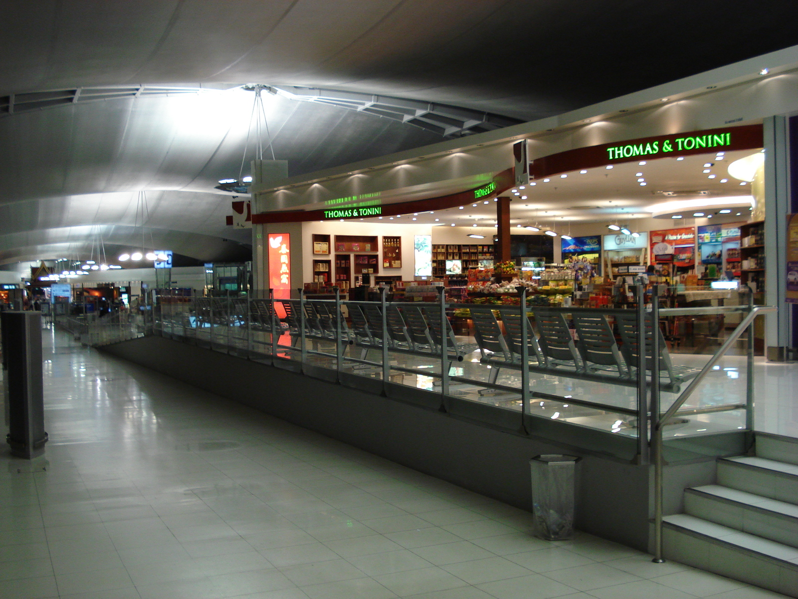 照片 泰国(Thailand) 曼谷(Bangkok) 素万那普机场(Suvarnabhumi Airport) 2007-03 15
