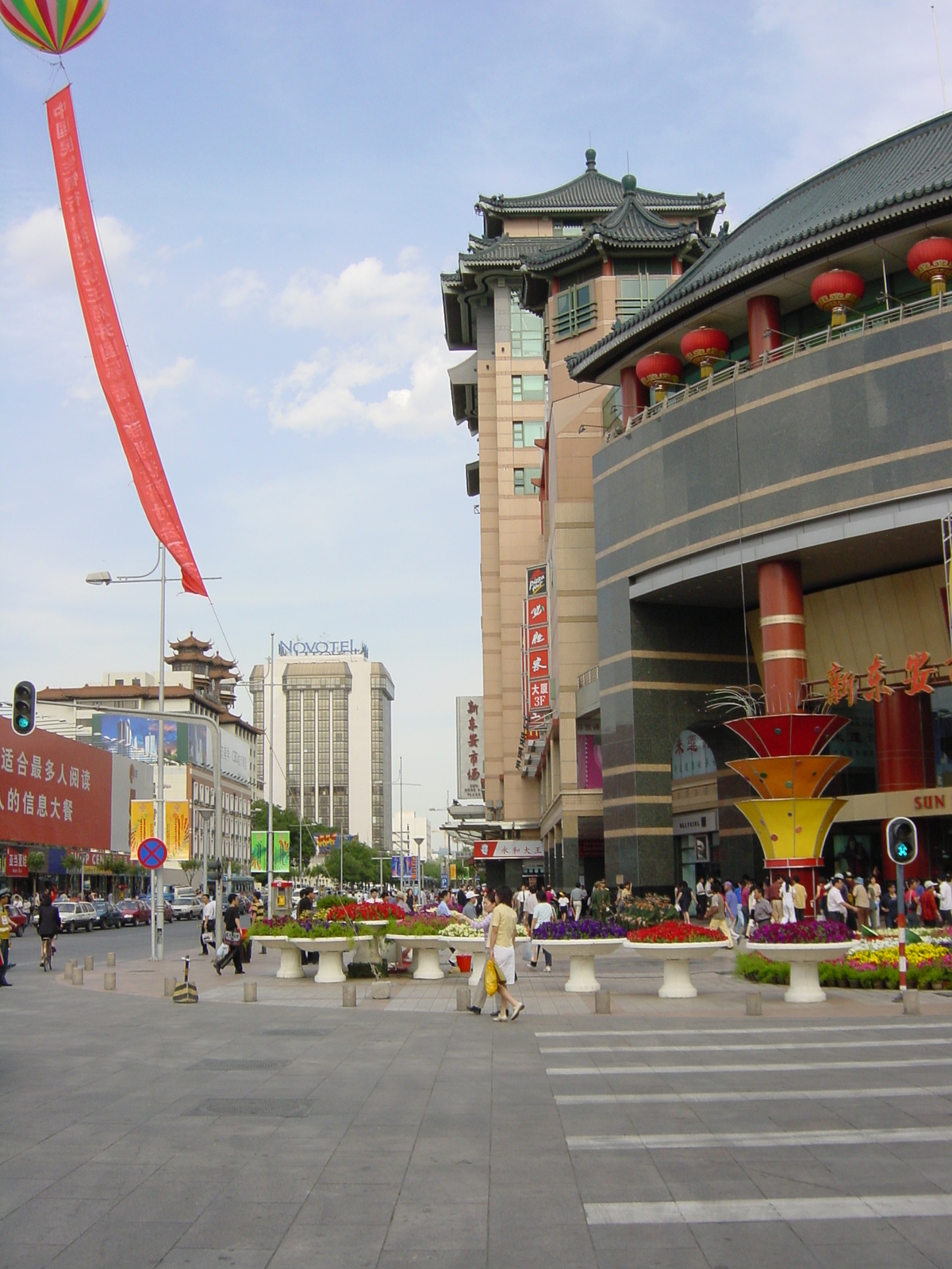 照片 中国(China) 北京(Beijing) 王府井大街(Wangfujing Street) 2002-05 22
