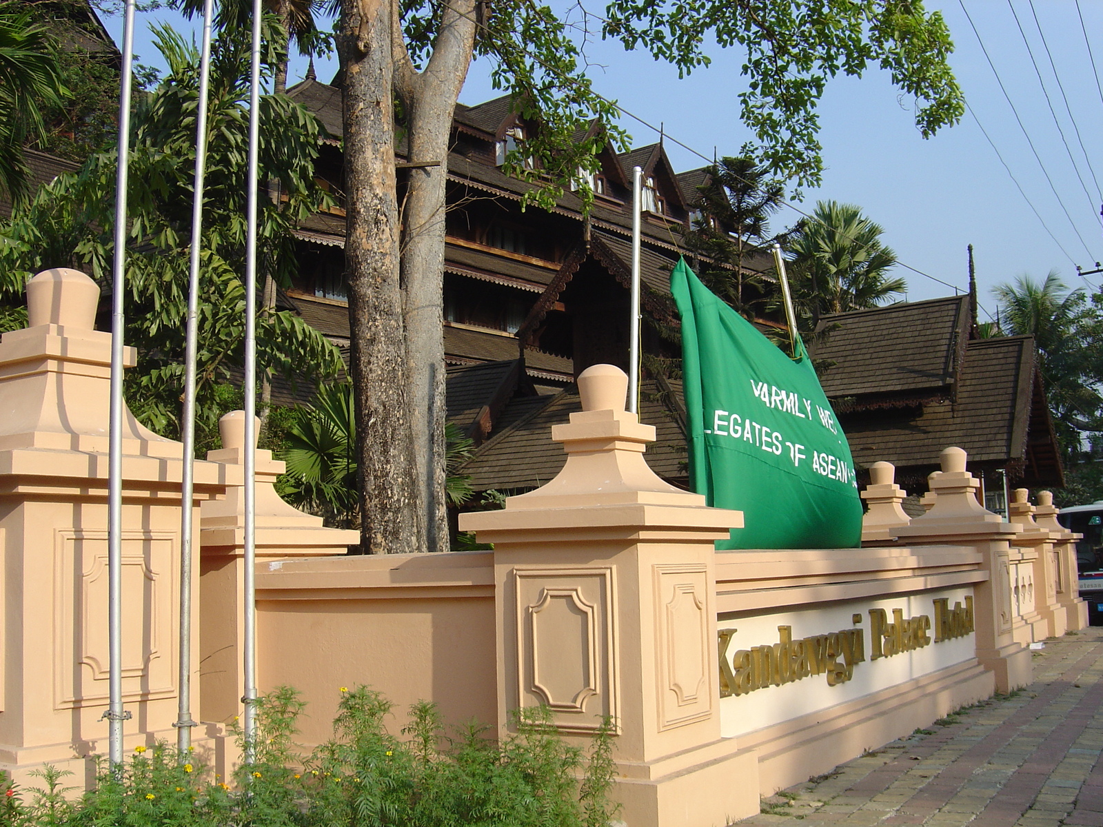 照片 缅甸(Myanmar) 仰光(Yangon) 甘达基宫殿酒店(Kandawgyi Palace Hotel) 2005-01 7