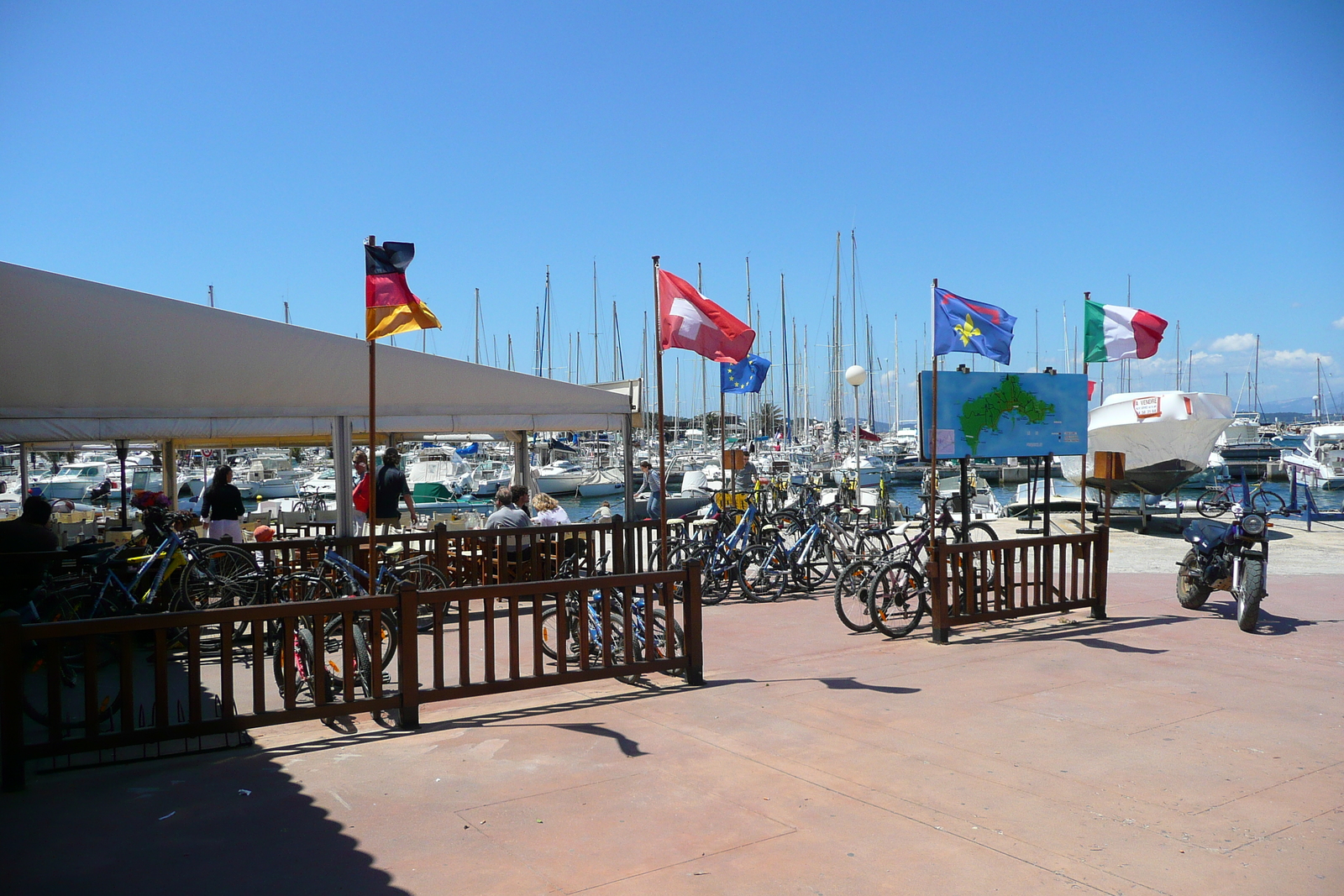 照片 法国(France) 波克罗勒岛(Porquerolles Island) 波克罗勒港(Porquerolles harbour) 2008-05 47